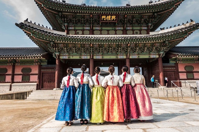 Cung điện Gyeongbokgung- mặc thử Hanbok truyền thống xứ Hàn